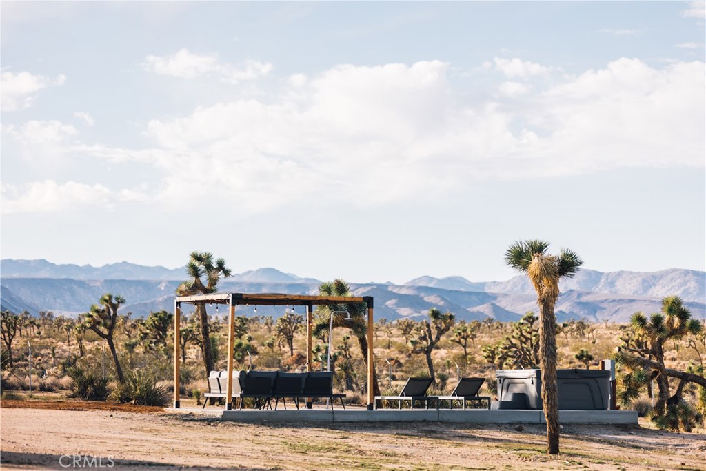 https://media.crmls.org/medias/07dd1220-67b3-4a88-9b47-3614e6a63033.jpg?preset=X-Large