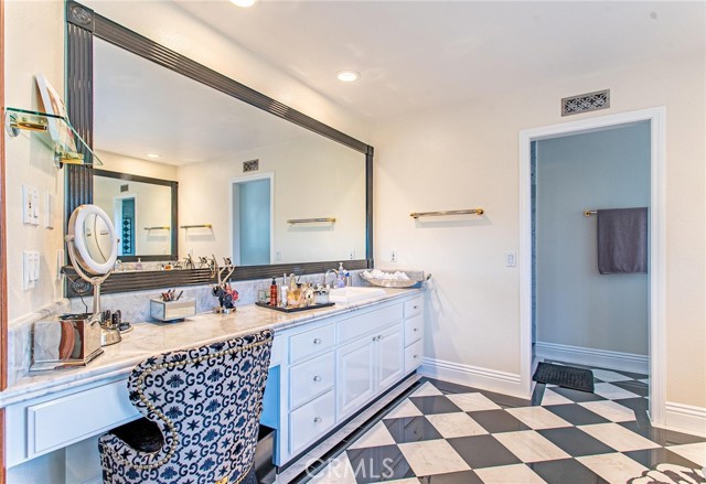 Detail Gallery Image 31 of 71 For 25591 via Velador, Valencia,  CA 91355 - 5 Beds | 3/1 Baths