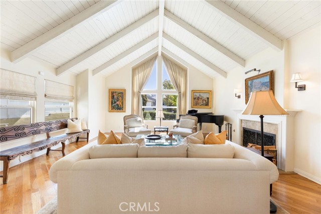 Detail Gallery Image 8 of 42 For 657 36th St, Manhattan Beach,  CA 90266 - 3 Beds | 2/1 Baths