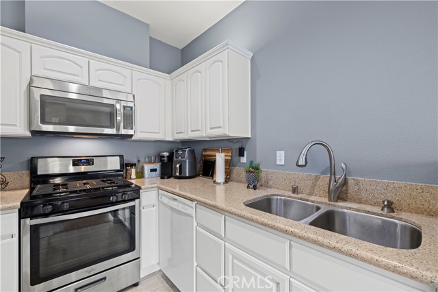 Detail Gallery Image 3 of 22 For 26975 Hillsborough #90,  Valencia,  CA 91354 - 1 Beds | 1 Baths