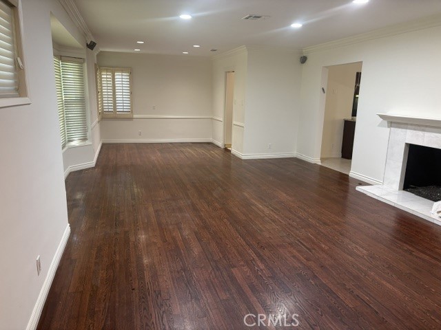 6419 Firmament Avenue photo 2