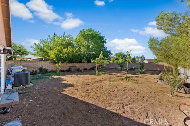 2701 Juniper Drive, Palmdale CA: https://media.crmls.org/medias/07dff30f-4c72-4223-9f93-d26ee11d39e5.jpg