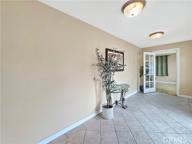 7736 Sugar Drive, Huntington Beach CA: https://media.crmls.org/medias/07e00e8d-485d-46b6-bb60-2170ec9f94af.jpg