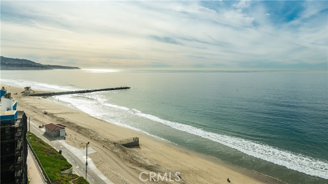 565 Esplanade, Redondo Beach, California 90277, 1 Bedroom Bedrooms, ,1 BathroomBathrooms,Residential,Sold,Esplanade,SB22252448