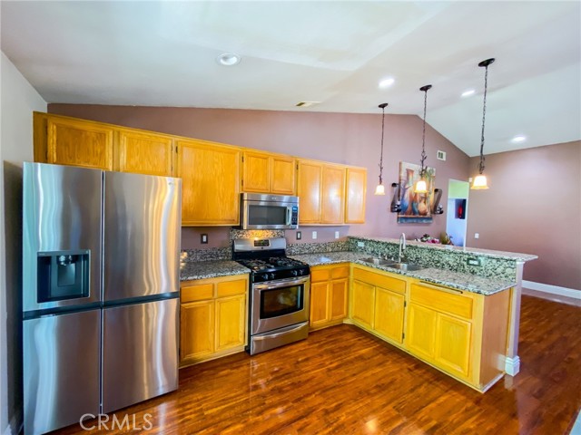 Detail Gallery Image 13 of 41 For 3320 Kipper, Palmdale,  CA 93535 - 4 Beds | 2 Baths