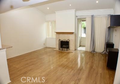 Detail Gallery Image 2 of 17 For 5325 Newcastle, Encino,  CA 91316 - 2 Beds | 1 Baths