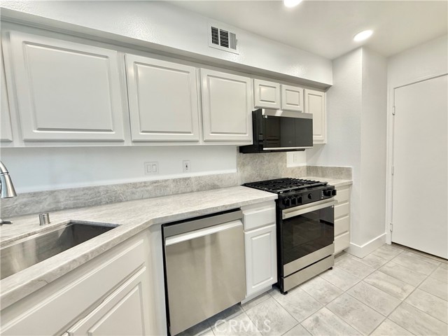 Detail Gallery Image 5 of 18 For 44 Mission Ct, Lake Forest,  CA 92610 - 2 Beds | 2/1 Baths