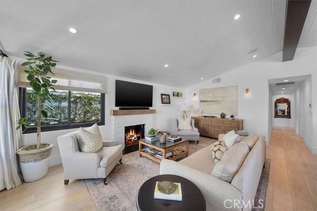 3212 N Poinsettia Avenue, Manhattan Beach CA: https://media.crmls.org/medias/07e23011-c271-4fce-9698-07ed16821900.jpg