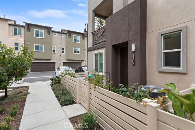 8103 Cooper Lane, Gardena CA: https://media.crmls.org/medias/07e2c245-8eb4-4714-b9d3-10a3d52992f0.jpg