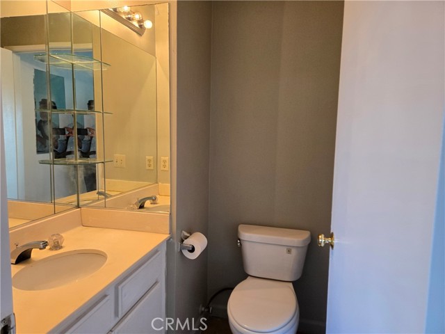 Detail Gallery Image 12 of 18 For 8338 Woodley Pl #7,  North Hills,  CA 91343 - 2 Beds | 2/1 Baths