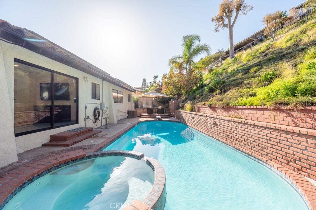 https://media.crmls.org/medias/07e3dd3f-bb5d-4379-bd91-f1ae55687551.jpg?preset=X-Large