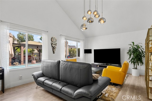 22835 Styles Street, Woodland Hills CA: https://media.crmls.org/medias/07e47da8-fc53-4a9a-915d-9878226c9712.jpg