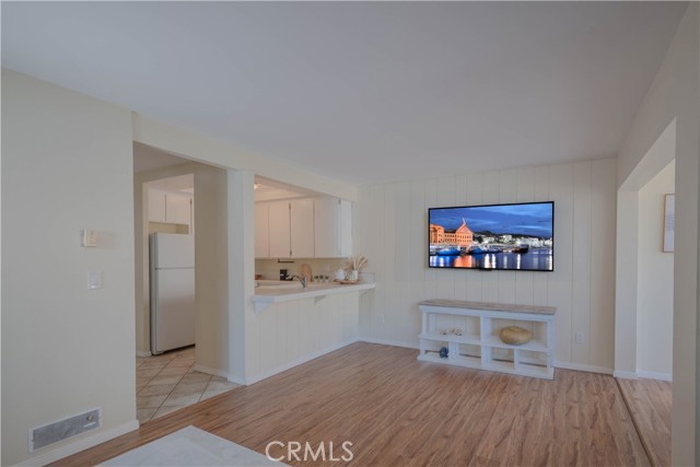 16872 Pacific Coast Highway, Huntington Beach CA: https://media.crmls.org/medias/07e50222-6de8-481c-8054-bb3e5a01cd20.jpg