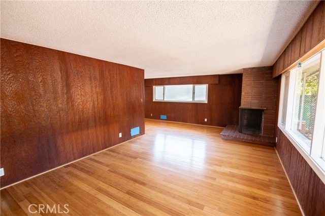 318 E Laurel Avenue, Sierra Madre CA: https://media.crmls.org/medias/07e56c8b-18ef-458d-bbf2-eae2041025c2.jpg