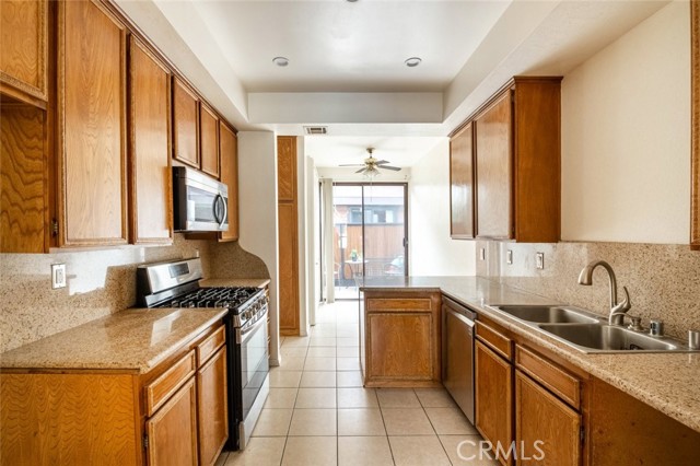 Detail Gallery Image 13 of 42 For 1244 Valley View Rd #129,  Glendale,  CA 91202 - 2 Beds | 2/1 Baths