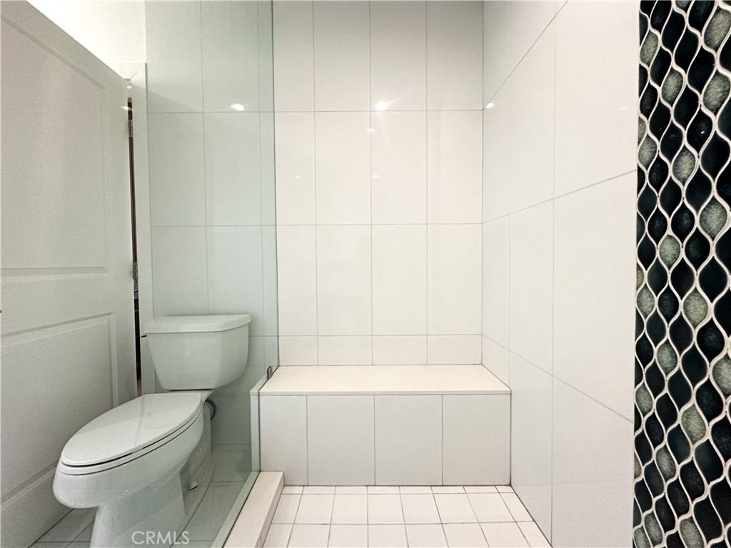 https://media.crmls.org/medias/07e576a0-fbca-4554-b245-af36f89d2617.jpg?preset=X-Large
