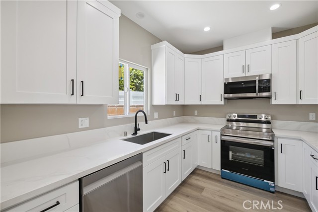 Detail Gallery Image 7 of 23 For 9754 Laramie Ave, Chatsworth,  CA 91311 - 3 Beds | 2 Baths