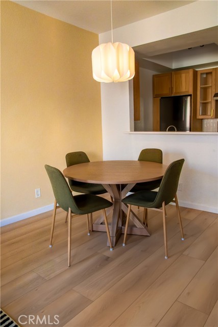 Detail Gallery Image 4 of 21 For 19350 Sherman Way #338,  Reseda,  CA 91335 - 2 Beds | 2 Baths