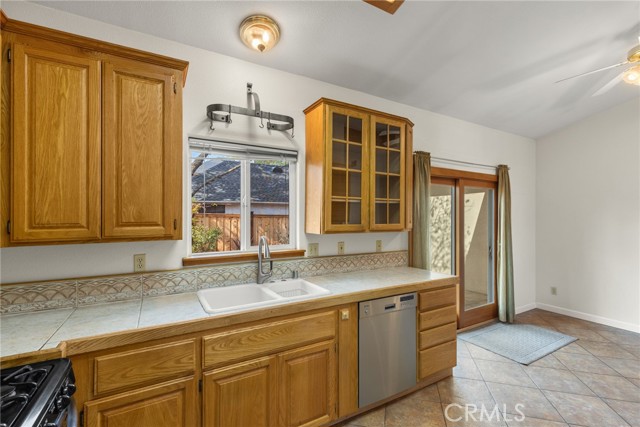 Detail Gallery Image 14 of 33 For 1 Summerwood Ct, Chico,  CA 95926 - 4 Beds | 2 Baths