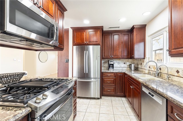 Detail Gallery Image 8 of 21 For 2206 Stinson St, Simi Valley,  CA 93065 - 3 Beds | 2 Baths
