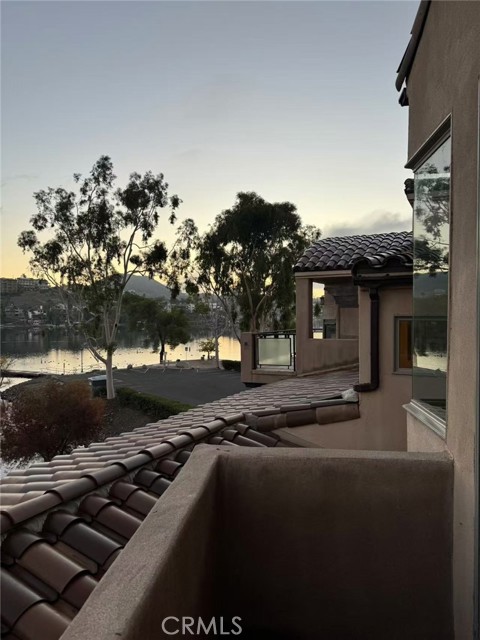 Detail Gallery Image 5 of 16 For 22322 Whirlaway Ct, Canyon Lake,  CA 92587 - 4 Beds | 4/2 Baths