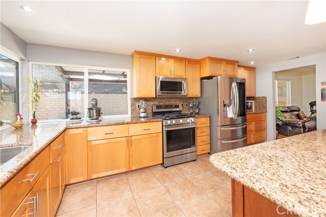 Detail Gallery Image 12 of 71 For 3985 Oakridge Cir, Norco,  CA 92860 - 5 Beds | 3 Baths