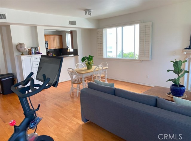 Detail Gallery Image 7 of 32 For 1241 S Westgate Ave #202,  Los Angeles,  CA 90025 - 3 Beds | 2/1 Baths