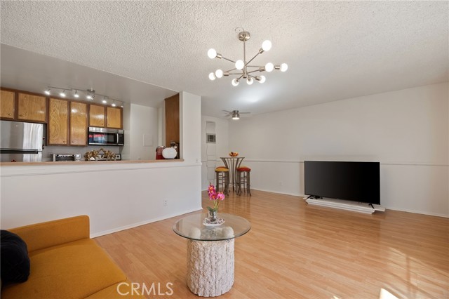 Detail Gallery Image 4 of 17 For 20930 #115 Parthenia, Canoga Park,  CA 91304 - 1 Beds | 1 Baths