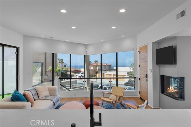 734 Esplanade, Redondo Beach, California 90277, 2 Bedrooms Bedrooms, ,1 BathroomBathrooms,Residential,For Sale,Esplanade,SB24234091