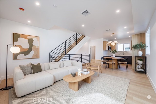 Detail Gallery Image 5 of 75 For 5209 W 20th, Los Angeles,  CA 90016 - – Beds | – Baths