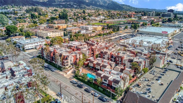 Detail Gallery Image 5 of 37 For 230 Bethany Rd #210,  Burbank,  CA 91504 - 2 Beds | 2 Baths