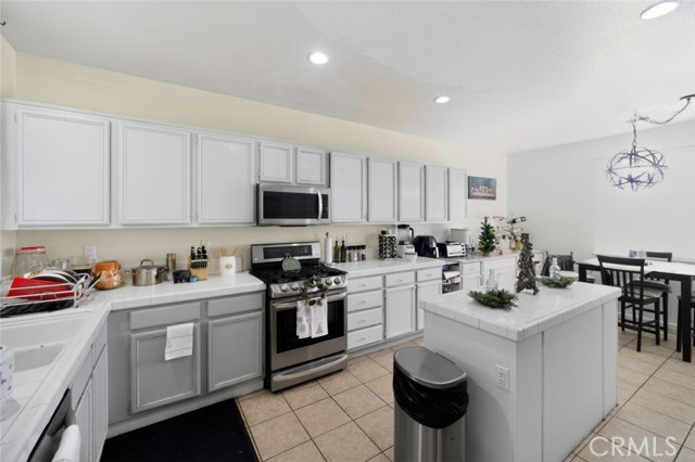 Detail Gallery Image 8 of 21 For 3968 Coral Haven Ct, Perris,  CA 92571 - 3 Beds | 2 Baths