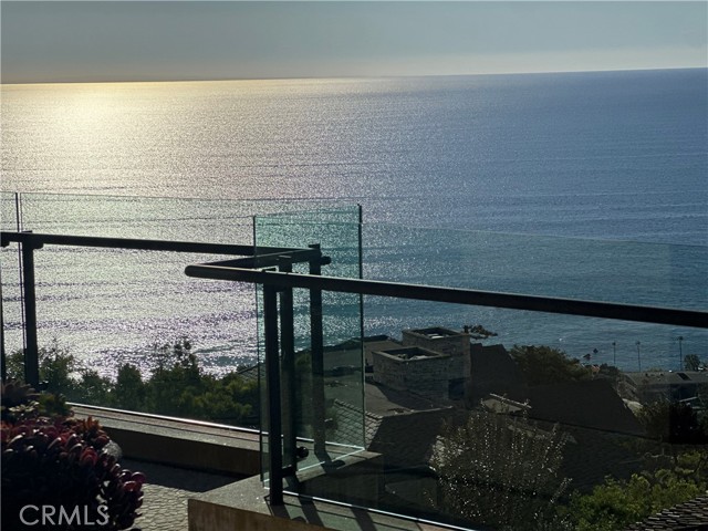2378 Crestview Drive, Laguna Beach CA: https://media.crmls.org/medias/07eb53f3-4c08-4404-9b23-dfb6e4505978.jpg