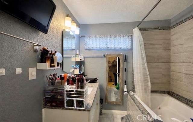 Detail Gallery Image 5 of 14 For 1428 W 91st, Los Angeles,  CA 90047 - 2 Beds | 1 Baths