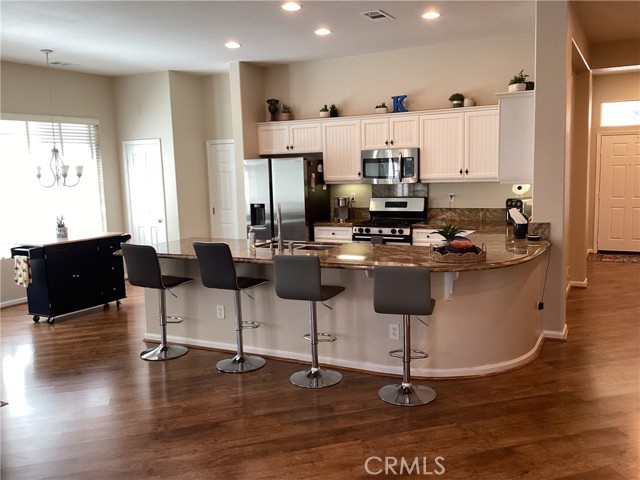 Detail Gallery Image 3 of 18 For 24306 Whitetail Dr, Corona,  CA 92883 - 2 Beds | 2 Baths