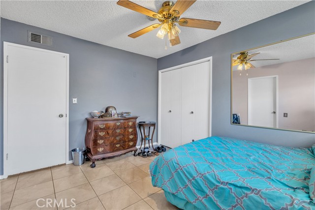 Detail Gallery Image 11 of 29 For 18911 Circle of Friends, Newhall,  CA 91321 - 2 Beds | 2 Baths