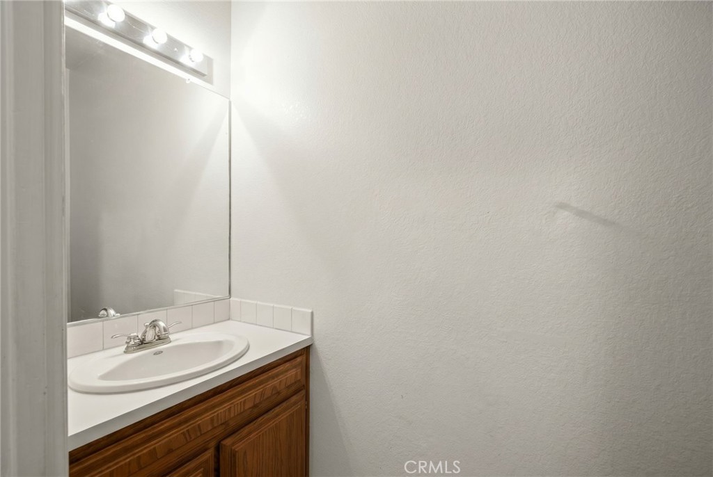 https://media.crmls.org/medias/07eec157-25fe-41ab-afb9-0466463dee4c.jpg?preset=X-Large