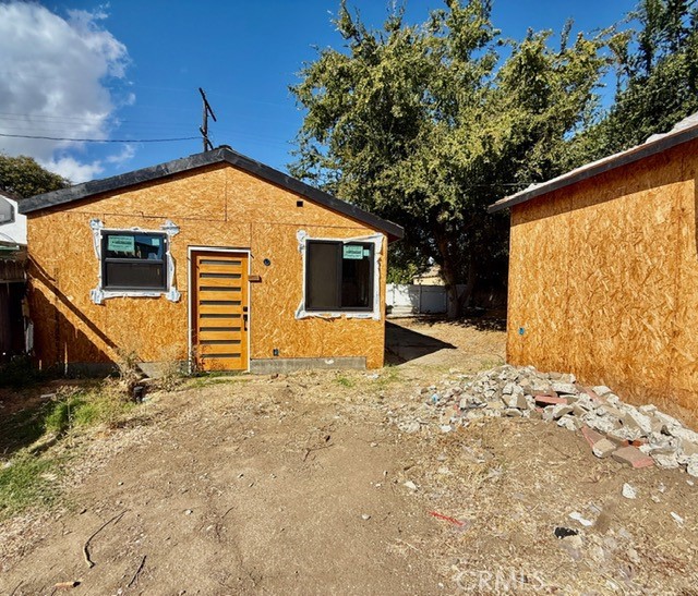 15021 15023 Sylvan, Van Nuys CA: https://media.crmls.org/medias/07eef3ee-f931-4e68-9595-63855683fc1f.jpg