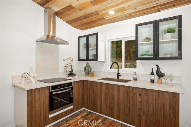 Detail Gallery Image 9 of 23 For 304 W Graves Ave, Monterey Park,  CA 91754 - 2 Beds | 1/1 Baths