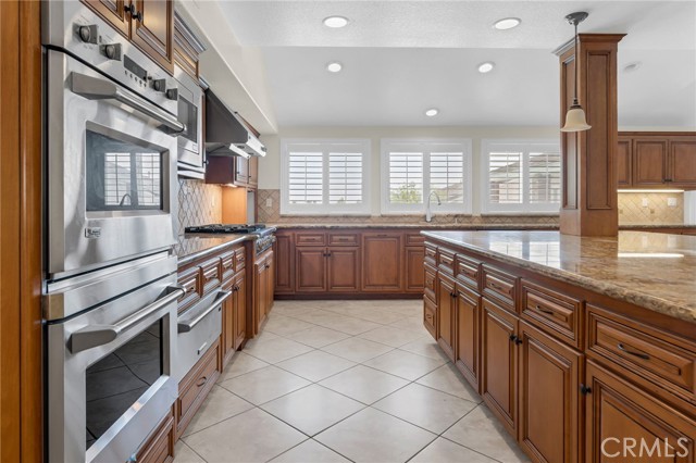 294 W Buffington Street, Upland CA: https://media.crmls.org/medias/07ef4aa0-ab0d-4436-bd09-e27d729fc8eb.jpg