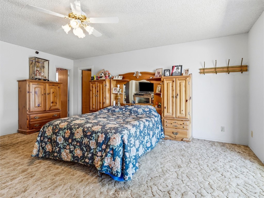 https://media.crmls.org/medias/07efd6f8-85f3-4035-9b78-a9797afe5059.jpg?preset=X-Large