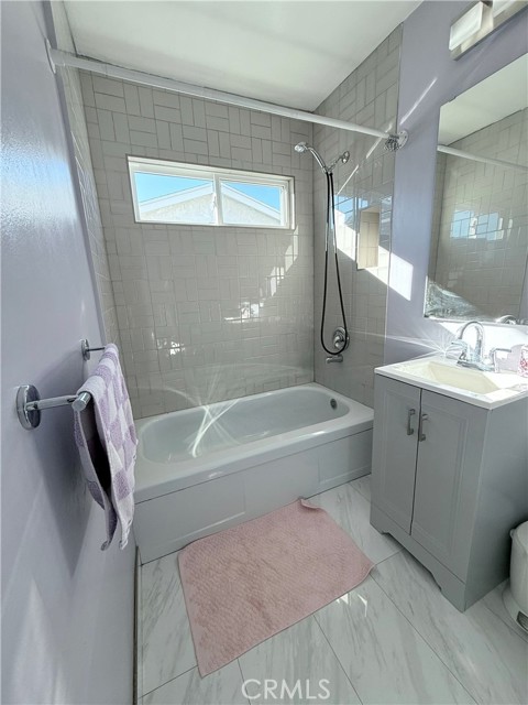 Detail Gallery Image 17 of 24 For 11243 Mclennan, Granada Hills,  CA 91344 - 3 Beds | 3 Baths