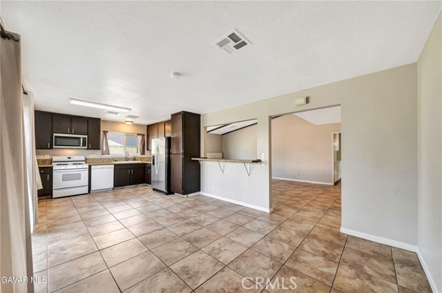 Detail Gallery Image 14 of 45 For 43104 Lemonwood, Lancaster,  CA 93536 - 3 Beds | 2 Baths