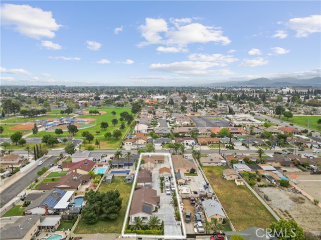 9614 Cypress Avenue, Fontana CA: https://media.crmls.org/medias/07f0f848-7ee8-48b8-9aea-48631d1a6885.jpg