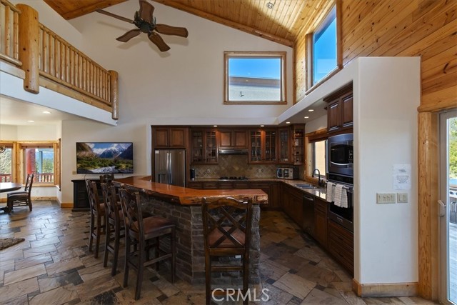 Detail Gallery Image 17 of 50 For 42324 Eagle Ridge, Big Bear Lake,  CA 92315 - 6 Beds | 4 Baths