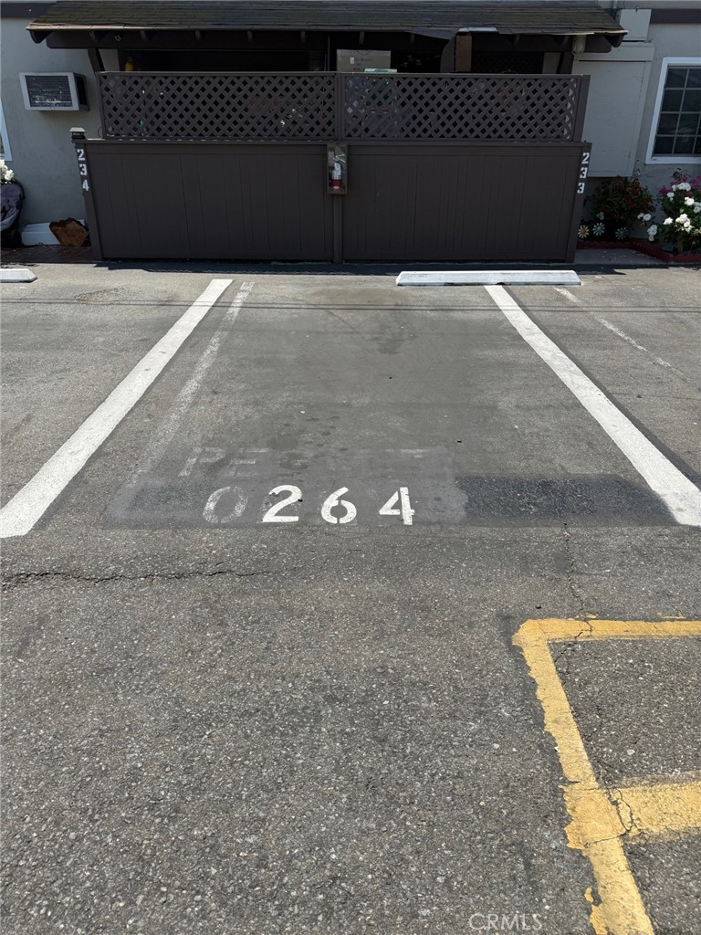 https://media.crmls.org/medias/07f2599e-998b-46fe-a5d4-4b67520982db.jpg?preset=X-Large