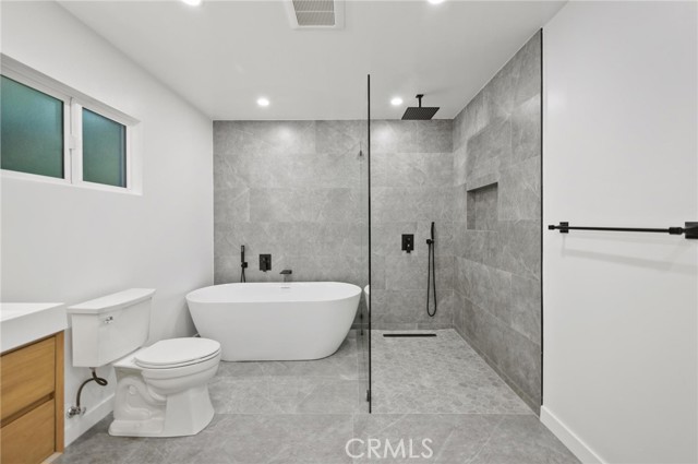 14328 Emelita Street, Sherman Oaks CA: https://media.crmls.org/medias/07f27b6f-12a3-4a0a-bcc8-af8070eb7dfc.jpg