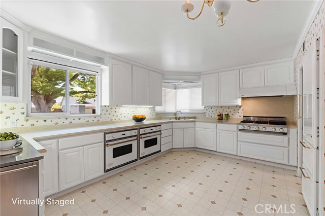 Detail Gallery Image 5 of 32 For 4875 Kinghurst Dr, San Jose,  CA 95124 - 3 Beds | 2 Baths