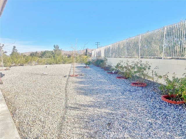 57281 Titian Court, Yucca Valley CA: https://media.crmls.org/medias/07f327f1-3b71-44af-b8d3-d4f41a6d2665.jpg