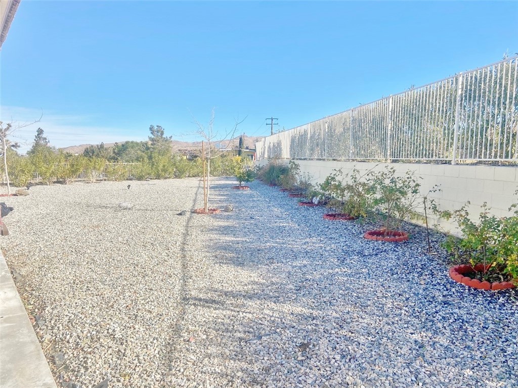 https://media.crmls.org/medias/07f327f1-3b71-44af-b8d3-d4f41a6d2665.jpg?preset=X-Large